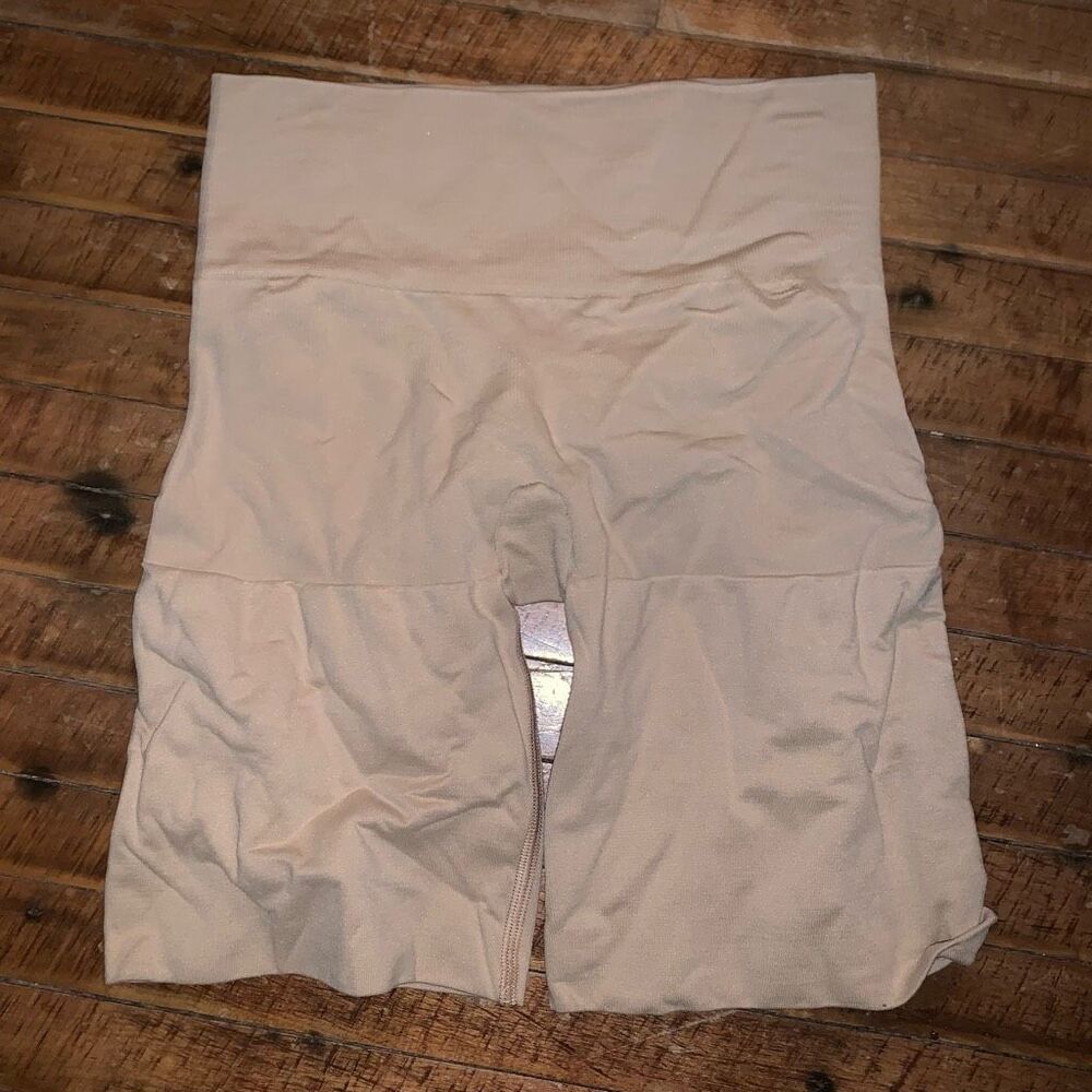 Spanx nude shapewear high waisted L everyday shaping shorts